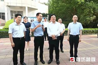 何意啊？阿森纳最后角球人员聚集在后点，萨卡开前点直接被解围